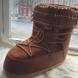 size 10 cut big so size 11 they’re comfortable